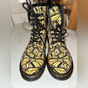 ⭐️⭐️ NEW Doc Dr. Martens 1460 Butterfly Print Lace Up Combat Boots US 7 EU 38
